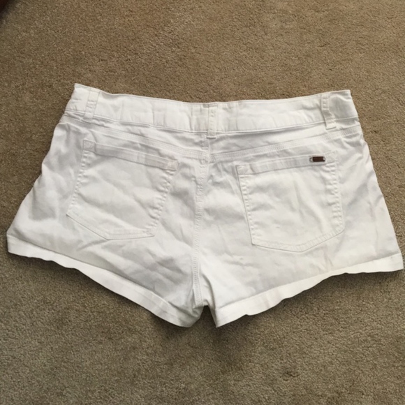 Guess white shorts - Picture 2 of 6